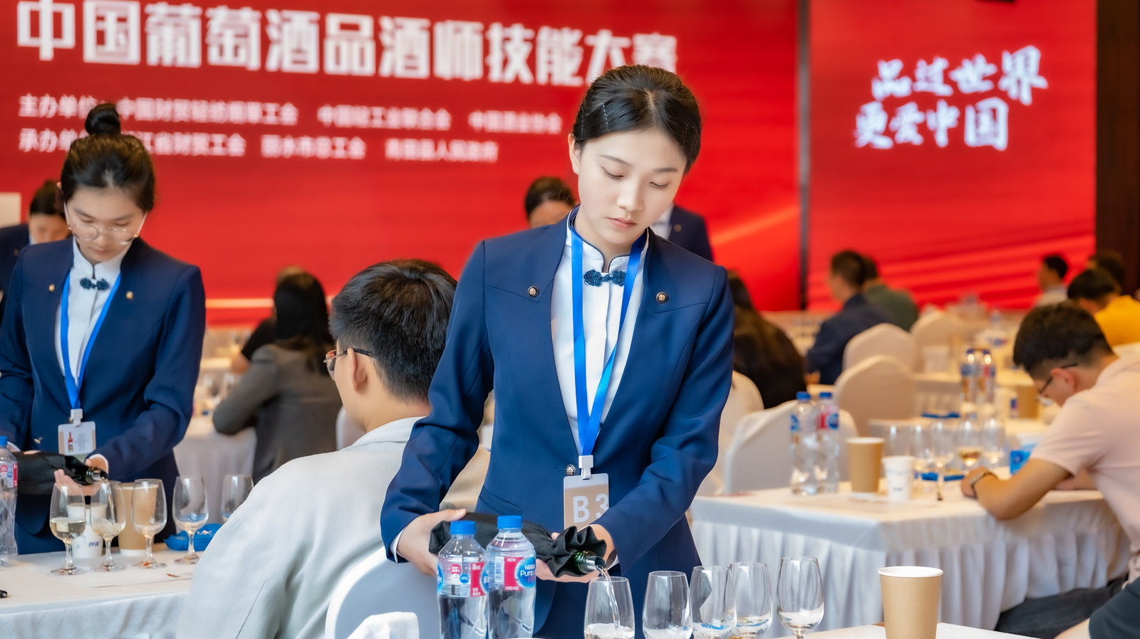 青田職技校旅游專業學生服務全國葡萄酒品酒師行業賽7.jpeg